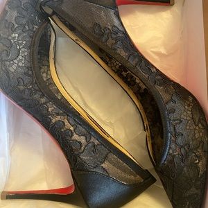 SOLD‼️Authentic Christian Louboutin satin pump